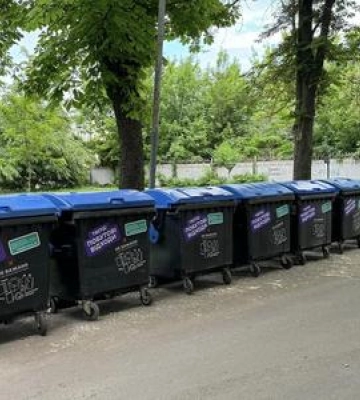 У Полтаві встановлюють перші пластикові баки для сміття