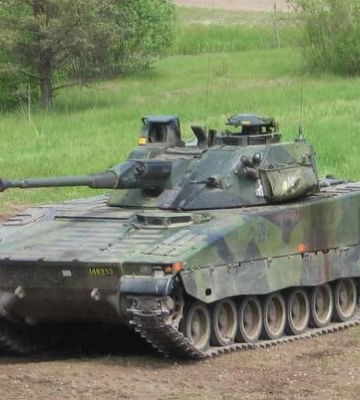 БМП CV90 поступают в Украину, но пока в предыдущей версии