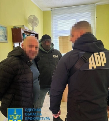 На Одещині судитимуть посадовця міграційної служби, який вимагав хабар за оформлення дітям українського громадянства