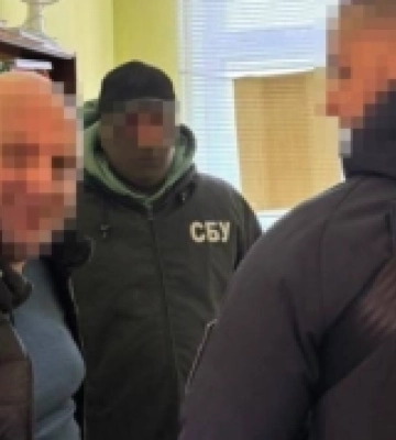 На Одещині судитимуть працівника ДМС, який вимагав хабар за підтвердження дітям громадянства України