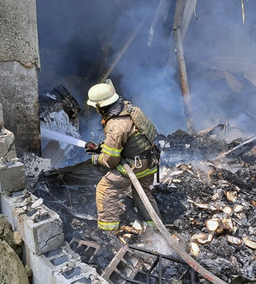 Велика пожежа на приватному підприємстві: є загиблі та поранені