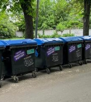 У Полтаві замінять понад дві сотні зношених металевих баків на пластикові
