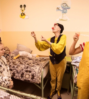 У діток у Чернівцях навідається команда клоунської турботи «Файні носи»