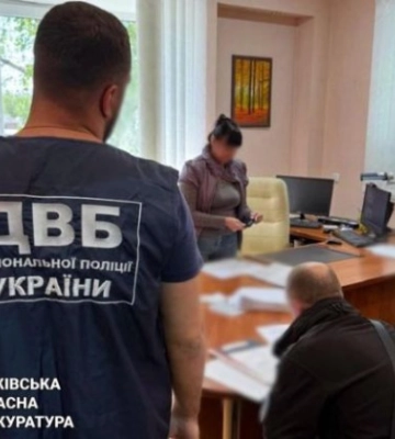 На Харківщині працівники міграційної служби вимагали гроші за отримання документів