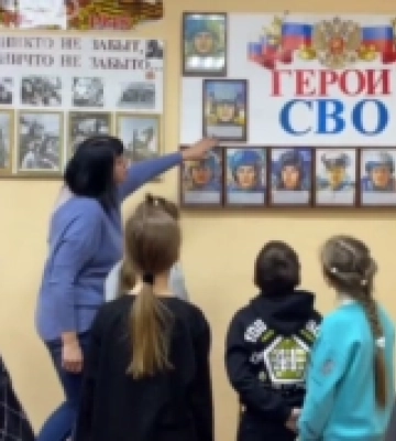 Який вигляд має школа в селі Раківка на Херсонщині