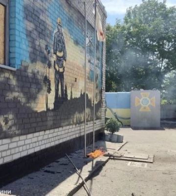 Оккупанты нанесли удар дроном по пожарному депо на Никопольщине. ФОТОрепортаж