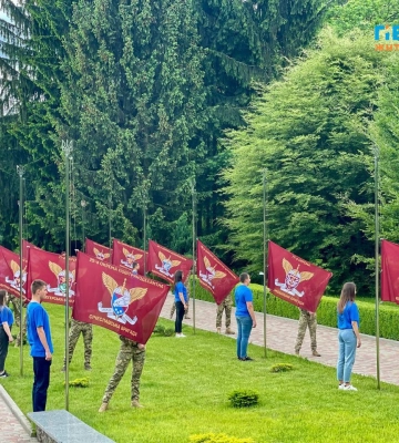 В Ботсаду імені Героїв-десантників у Житомирі відкрили «Алею слави ДШВ». ФОТО
