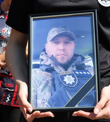 У Тростянці попрощалися з капітаном поліції Сергієм Петренком