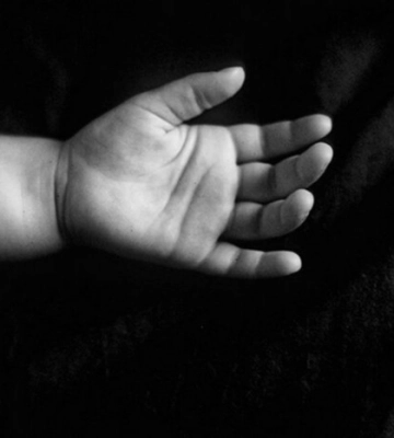 В Одесі померла 4-річна Злата. Під час ракетної атаки 29 квітня у її серце влучив осколок ракети
