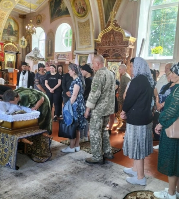 Його весільний коровай розламали на кладовищі: на Волині провели в останню дорогу молодого воїна Артема Тюрина