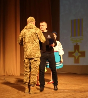День Героїв у Хмельницькому: захисникам подарували квартири та вручили відзнаки