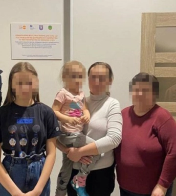 Киянин бив доньку та виганяв її з малолітніми онуками з квартири