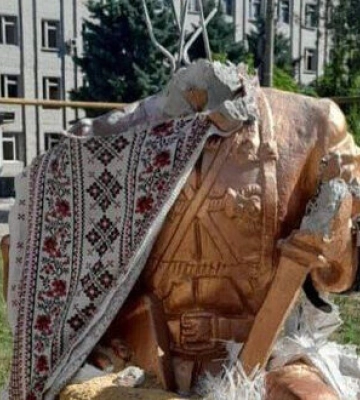 Росіяни зруйнували пам’ятник Нестору Махну в Гуляйполі, який вважався символом вільного міста, - очільник Запорізької ОВА&amp;hellip;