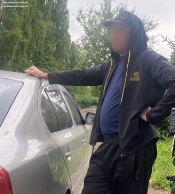 Під час патрулювання поліцейські виявили у чоловіка дещо забороне