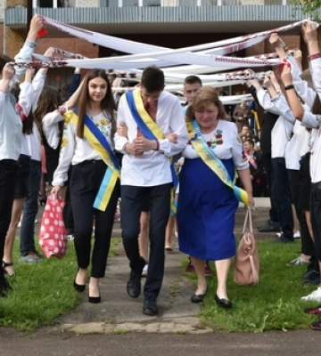 Якими цьогоріч будуть останні дзвоники у луцьких школах
