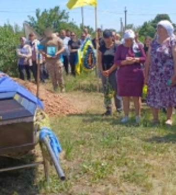 В Єланецькій громаді попрощались із захисником України