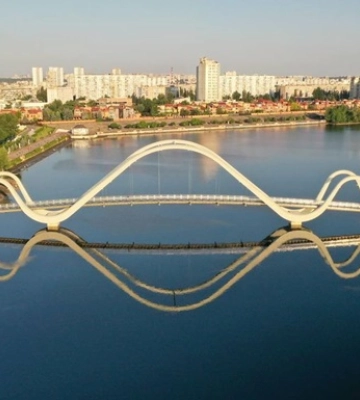 Кличко похвастался пешеходным мостом, построенным во время войны