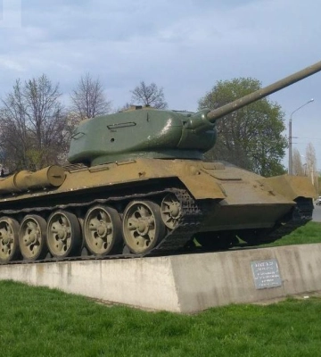 Полтавський танк-пам'ятник Т-34 передадуть до музею авіації