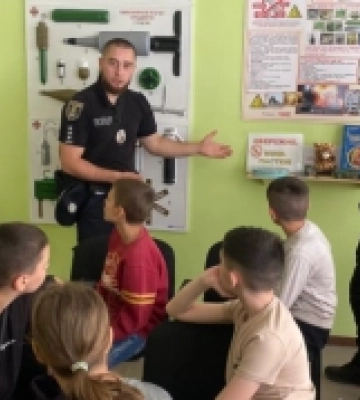 На Первомайщині поліцейські навчали учнів, що необхідно знати про мінну безпеку