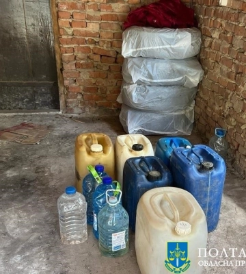 Заволоділи майже 2 тис літрів газового конденсату: підозрюють трьох чоловіків на Полтавщині