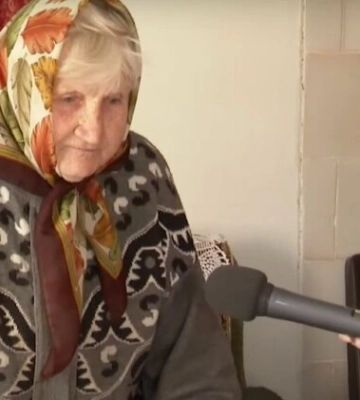«Всі як одна сім’я»: довгожителька з Волині видала книгу із віршами про кожну родину свого села