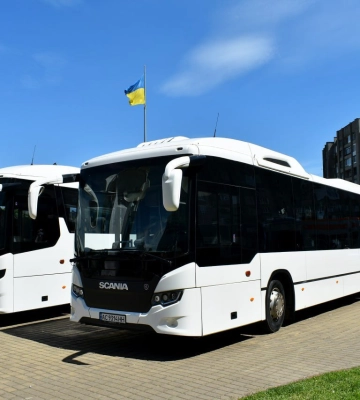 Два ліцеї на Волині отримали шкільні автобуси від благодійників зі Швеції