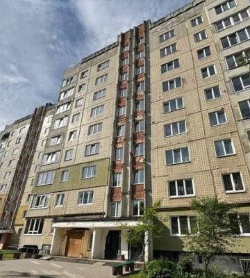 У Львові на Сихові відновлюють будинок, що найбільше постраждав від ракетного обстрілу