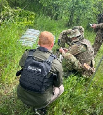 На Миколаївщині поліцейські викрили злочинне угруповання на продажі трофейного озброєння