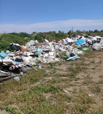 Під Одесою поблизу ТРЦ "Рив'єра" виявили незаконне сміттєзвалище, - ФОТО