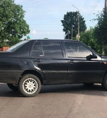 Перебігав дорогу: у Ратному Volkswagen збив 7-річного хлопчика 
