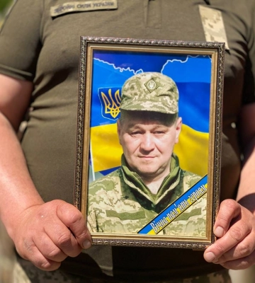 Роменська громада провела в останню путь захисника України Вячеслава Іващенка