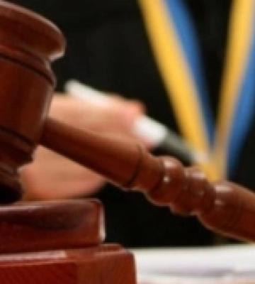 У Миколаєві судять директорку дитсадка з Херсону, яка підозрюється у пособництві державі-агресору