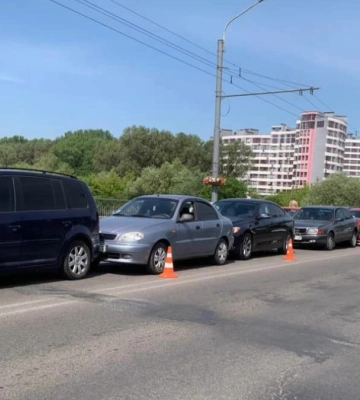 Не дотрималася безпечної швидкості: деталі масштабної ДТП на Пасічнянському мості