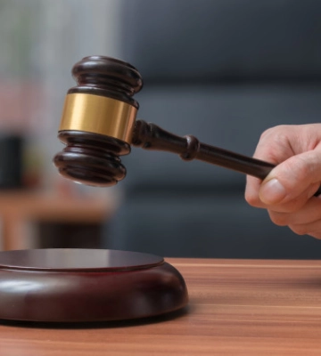 Суд напомнил особенности процедуры урегулирования спора с участием судьи