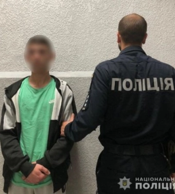 Скоїв злочин під час іспитового строку: у Мукачеві поліція затримала зловмисника, який викрав мобільний телефон у дитини