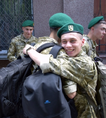 Майже 300 волинських строковиків-прикордонників звільнили в запас ЗСУ