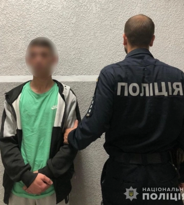 Викрав мобільний телефон у 9-річної дитини: у Мукачеві затримали злодія