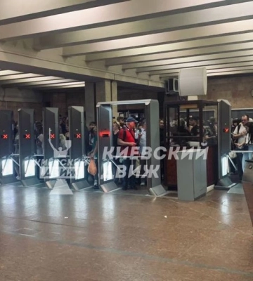 У столичному метро стався збій в роботі турнікетів, утворюють черги