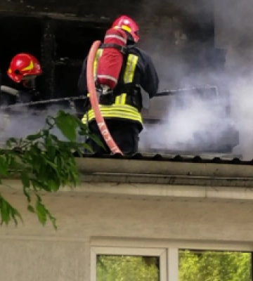У Львові рятувальники гасили пожежу в квартирі (ФОТО)