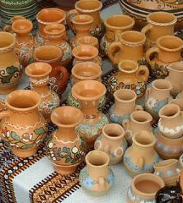 У музеї на Полтавщині відкрили виставку керамістів з десяти країн