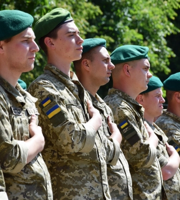 Майже 300 волинських строковиків-прикордонників звільнили в запас ЗСУ