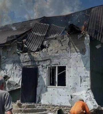 Окупанти обстріляли селище на Херсонщині: постраждали дві людини. ФОТОрепортаж
