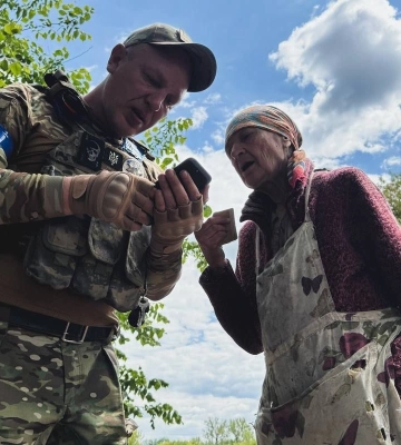 Ехал забирать людей из Волчанска: в Харькове простились с полицейским (видео)