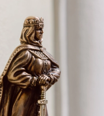 У Києві відкрили мініскульптуру княгині Ольги з мечем: де вона знаходиться, фото