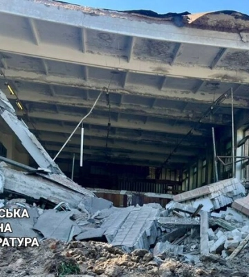 Ворог ударив по Слобідському району Харкова: частково зруйновано ліцей, знищено понад 30 автівок