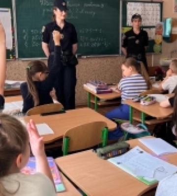 У Первомайську ювенали поліції провели урок зі школярами