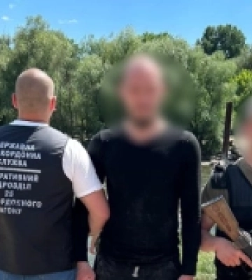 На Одещині прикордонники затримали утікача з дитячим надувним матрацом