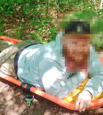 У Чернівцях рятувальники витягли з лісу чоловіка, який сильно травмувався на прогулянці