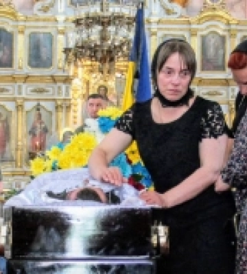 У Луцьку попрощалися із загиблим на Донеччині Віктором Степанюком 