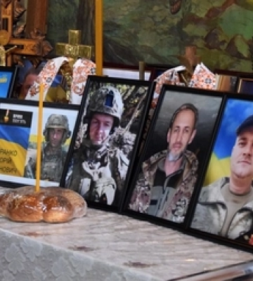 У Луцьку ордени загиблих прикордонників передали їхнім рідним 